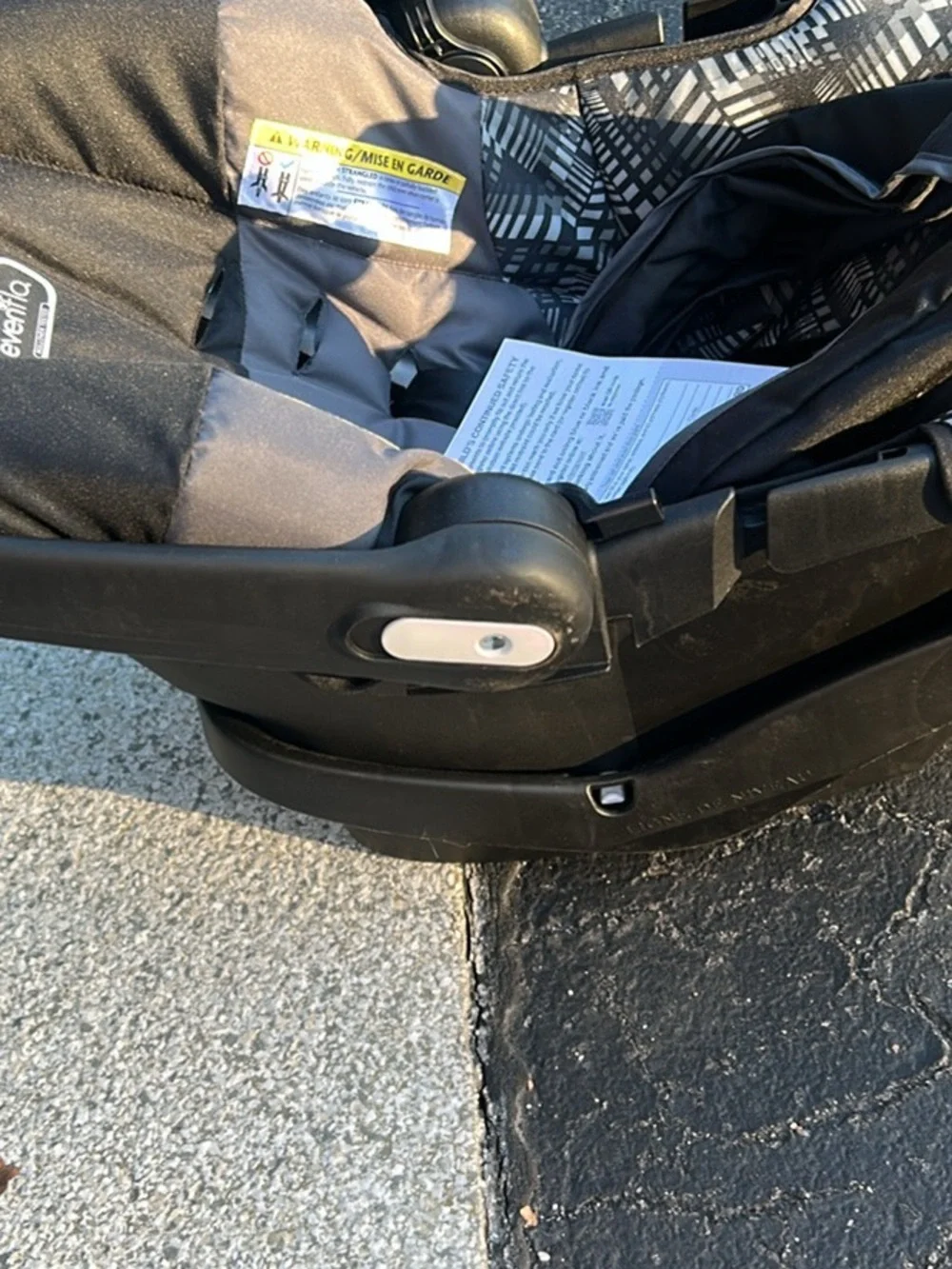 Evenflo Max infant Car Seat and base - Gray/Black. NEW - Picture 3 of 4